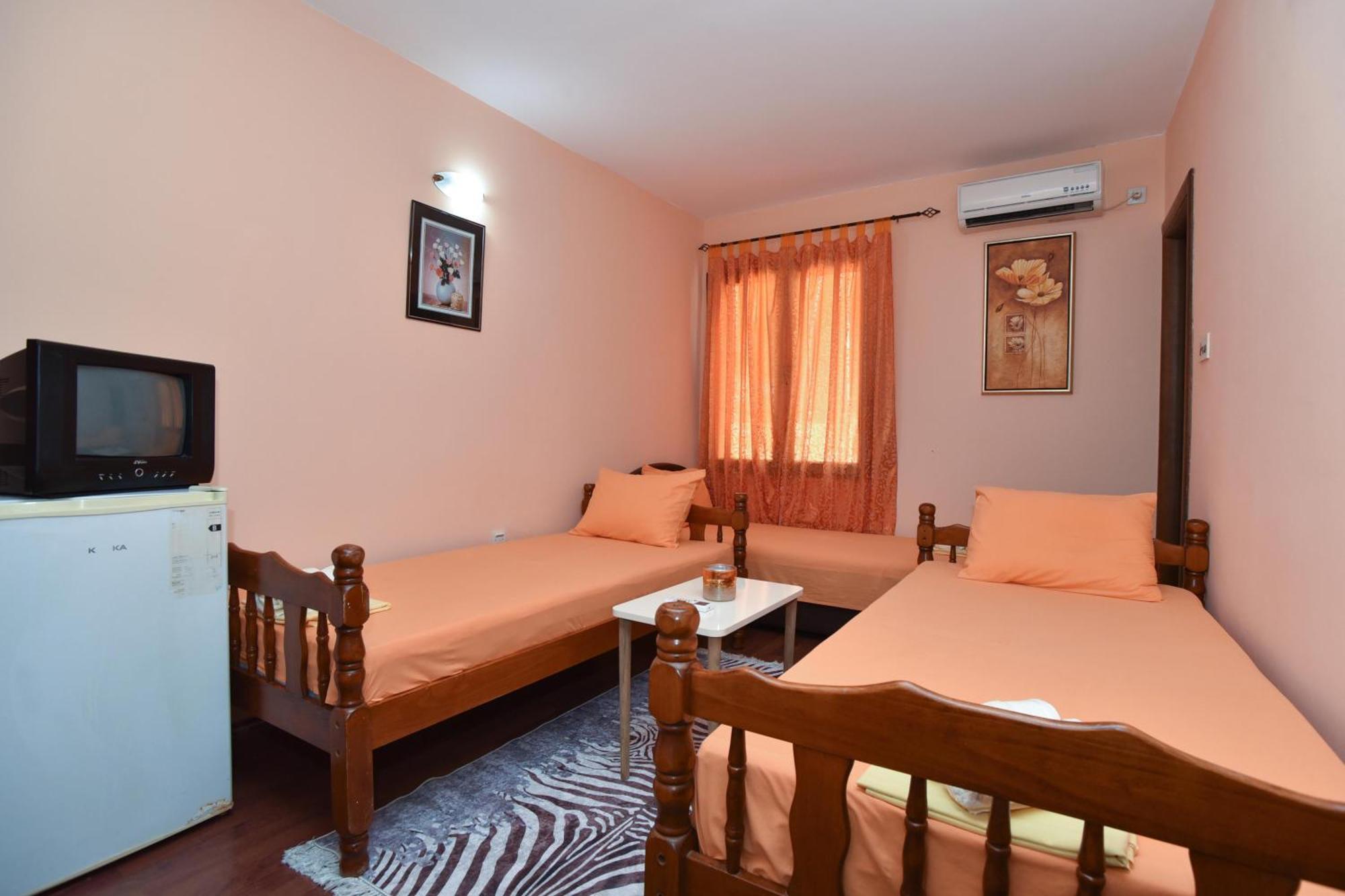 Vila Apartments Lidija Petrovac na moru Exterior foto