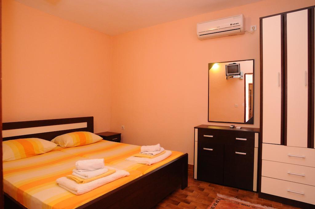 Vila Apartments Lidija Petrovac na moru Zimmer foto